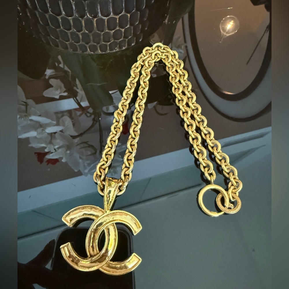❗️FINAL PRICE❗️LOT 1812 24K gold plated CHANEL vintage CC pendant necklace - Picture 3 of 16